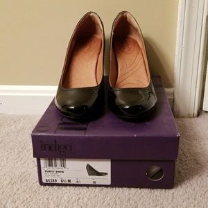 Black patent wedge heels like new